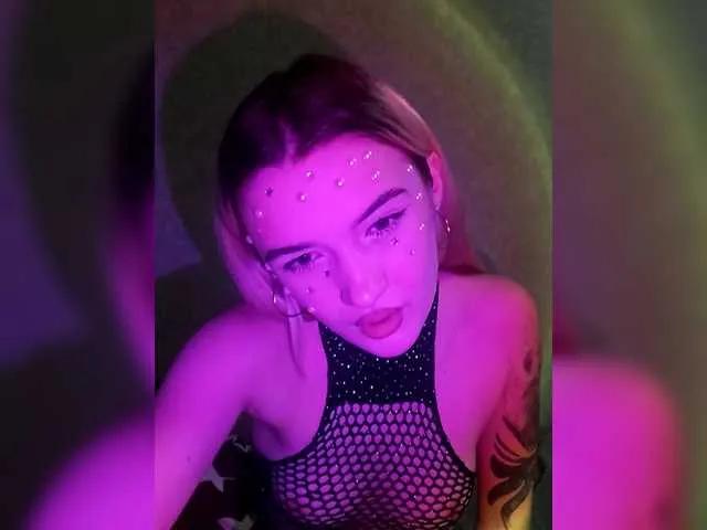 -LisiPeaches- — long kisses,  foreplay,  beautiful male hands,  big eyes and sweet plump lips,  humor, generosity and openness and that same feeling of being a defenseless and loved girl next to the same one 