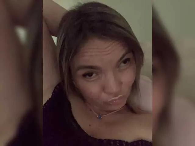 Ella-Pearlie on BongaCams