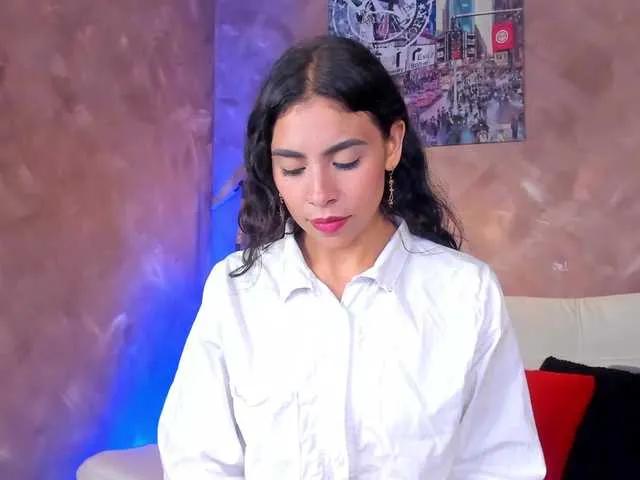 emma-hiill — It excites me too much that they speak to me nice, that they make me feel like a princess, that they make me submissive, to tell me that they are touching while they observe me ufff that if it kills me and the vibrations in my pussy