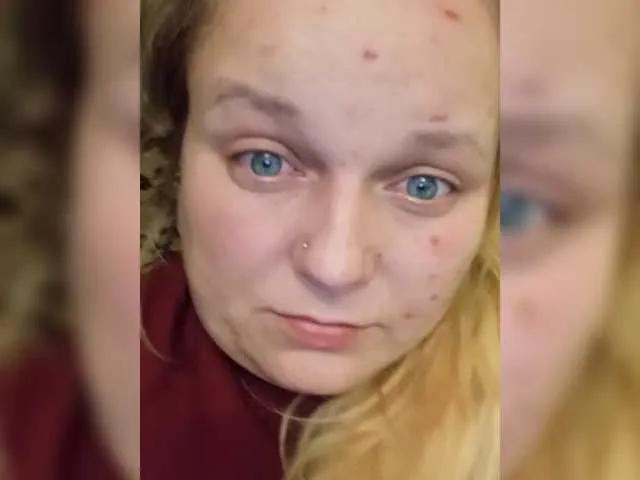 EmmaXlove — When a man takes control, whispers dirty words, and knows what he wants  I love confidence, attention, and passion.