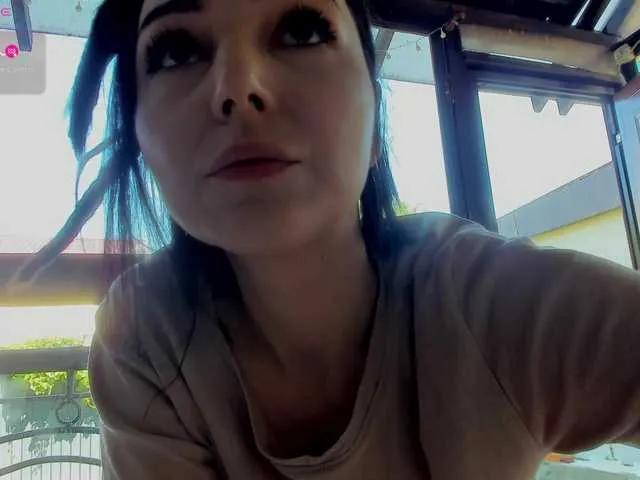 ingridblondy94 — to make me horny it s not so eassy!!!