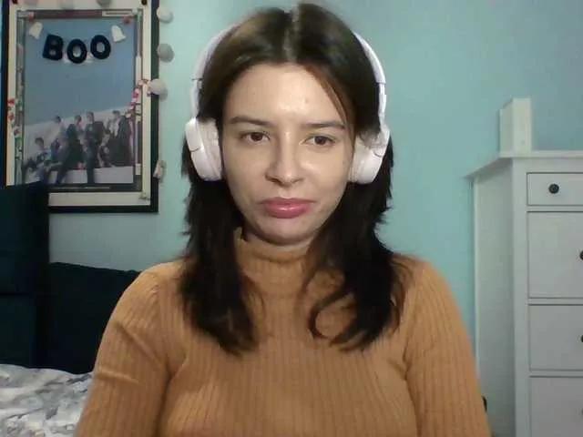 Larice — What turns me on the most is talking about sensual fantasies, kissing and licking, teasing, sexy lingerie, high heels, when you treat me like a princess