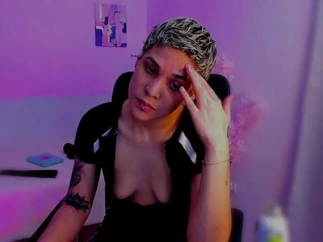 LauraR — I&#039;m turned on by intense glances and good conversations that slowly raise the temperature.