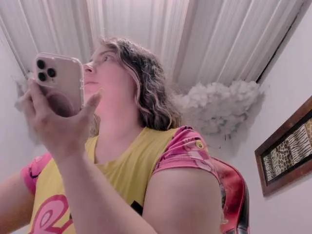 LauuuG — me excita que me digas cosas calientes y que te dejes sorprender de mi , me excita el sexo duro .
