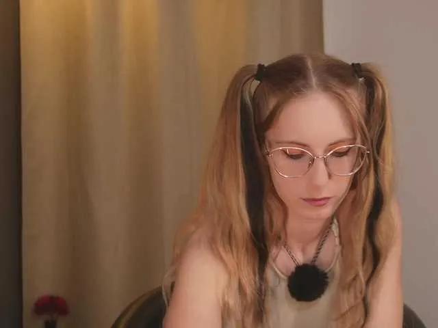 Nikki-Gia on BongaCams 