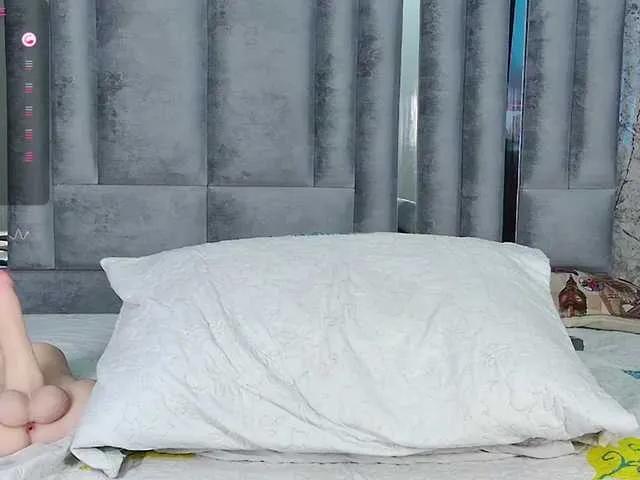 petitelittleebony — I get turned on when I touch myself while watching my users' cams.