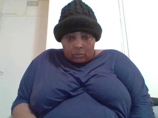 pussylips53 on BongaCams