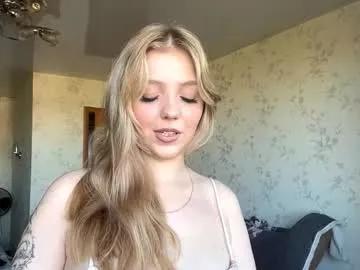 alfrediamalcom — My name is Maria! Goal: show my outfit   : I #new & #young model #18 #blonde #shy ^^ [0 tokens remaining]