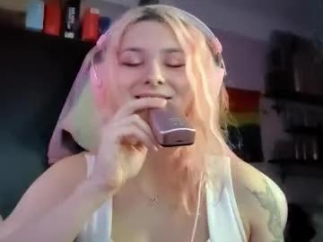 emeldamctee on Chaturbate