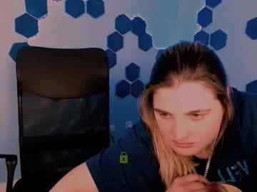 inga_gree — GOAL: show feet [100 tokens remaining] Welcome to my room! #lesbian #bigass #C2C #bigboobs #couple