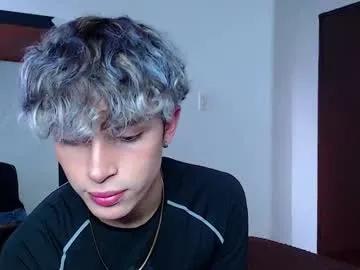 john_vichenso — flash ass [40 tokens left] #asian #20 #latino #cum #gay