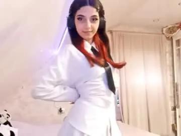 maureenbuff — GOAL:kiss the camera /  My name is Vanesa, new experience to me, hope it turns out well. #18 #young #teen #new #shy [19 tokens remaining]