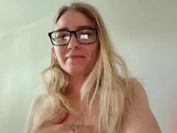 scissormam — Scissormam's room #buttplug #bigass #hairypussy #cashpig #tokensmakemewet #pov