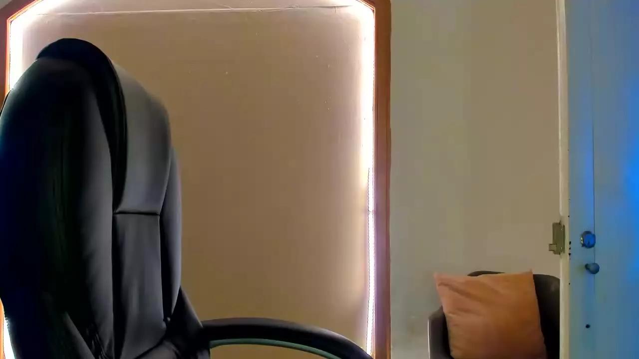 Adara_Cooper on Streamray 