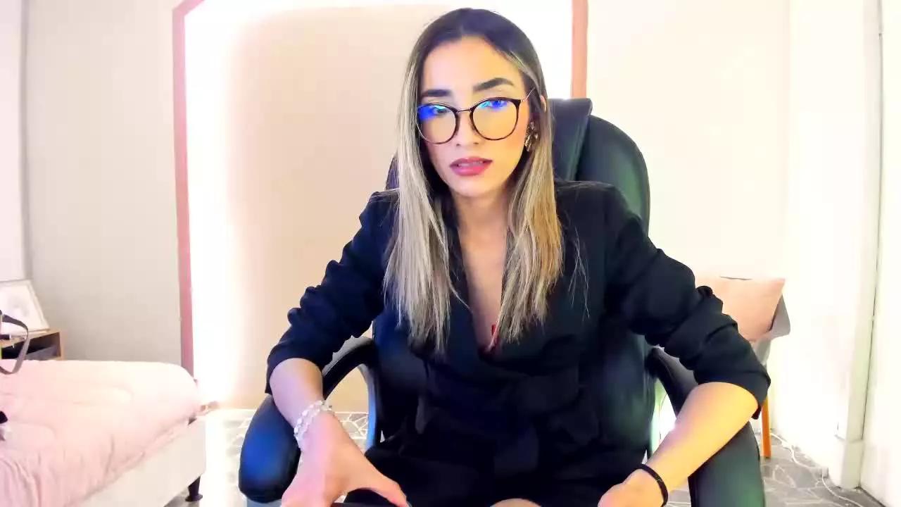 Adara_Cooper on Streamray 