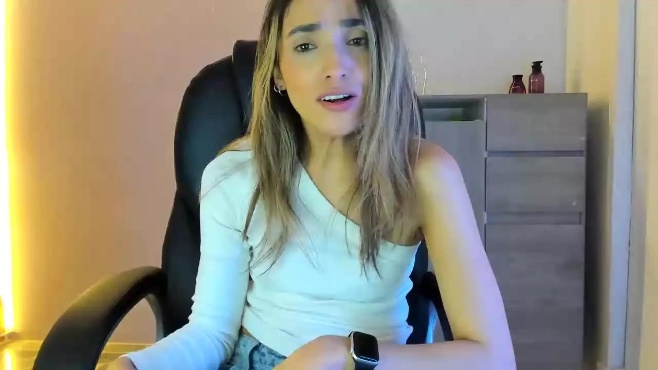 Adara_Cooper on Streamray 