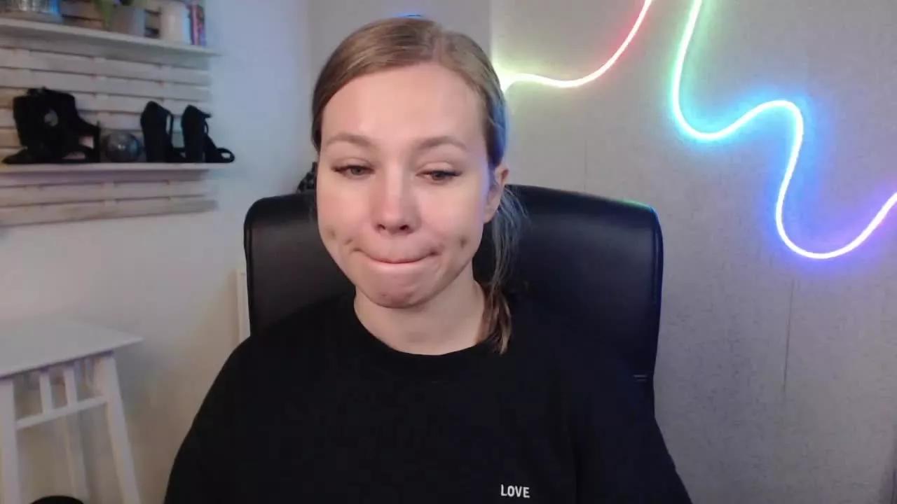 bambiHOLLY on Streamray 
