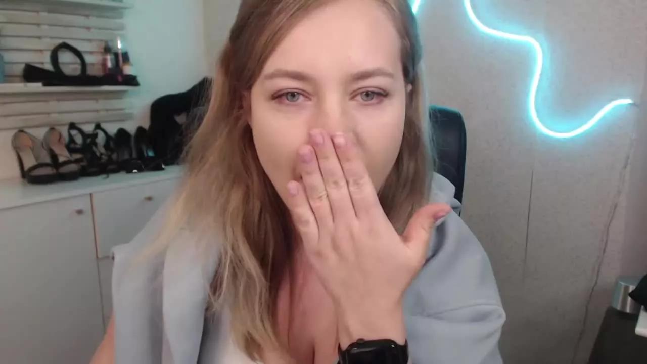 bambiHOLLY on Streamray 