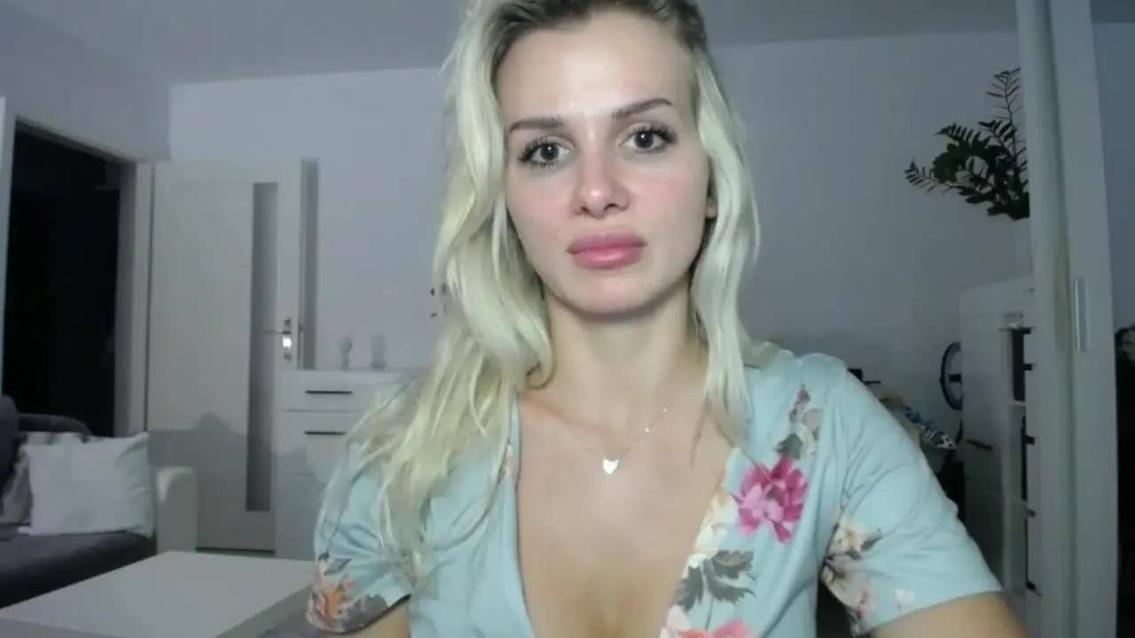 CorneliaDoll on Streamray