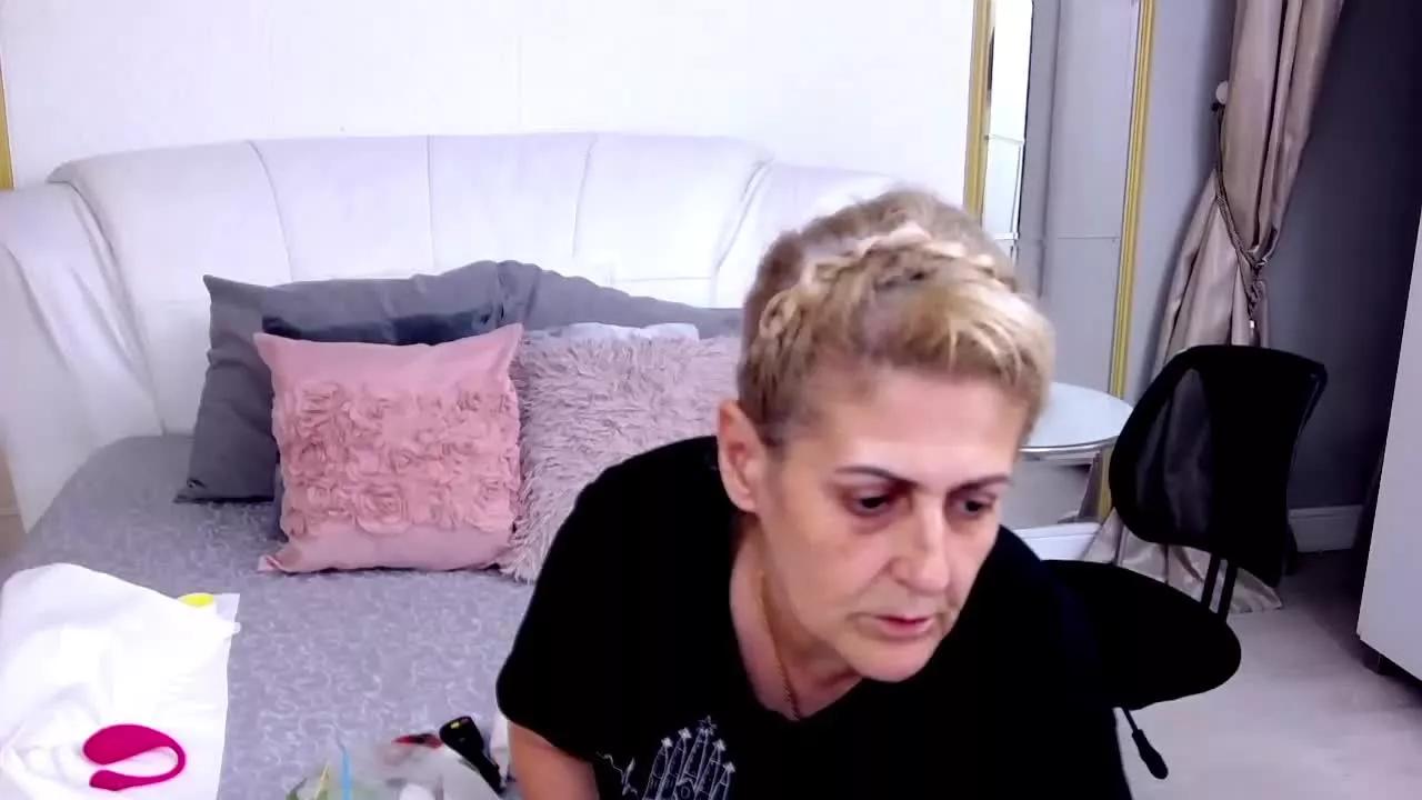 ElenaJuarez on Streamray 