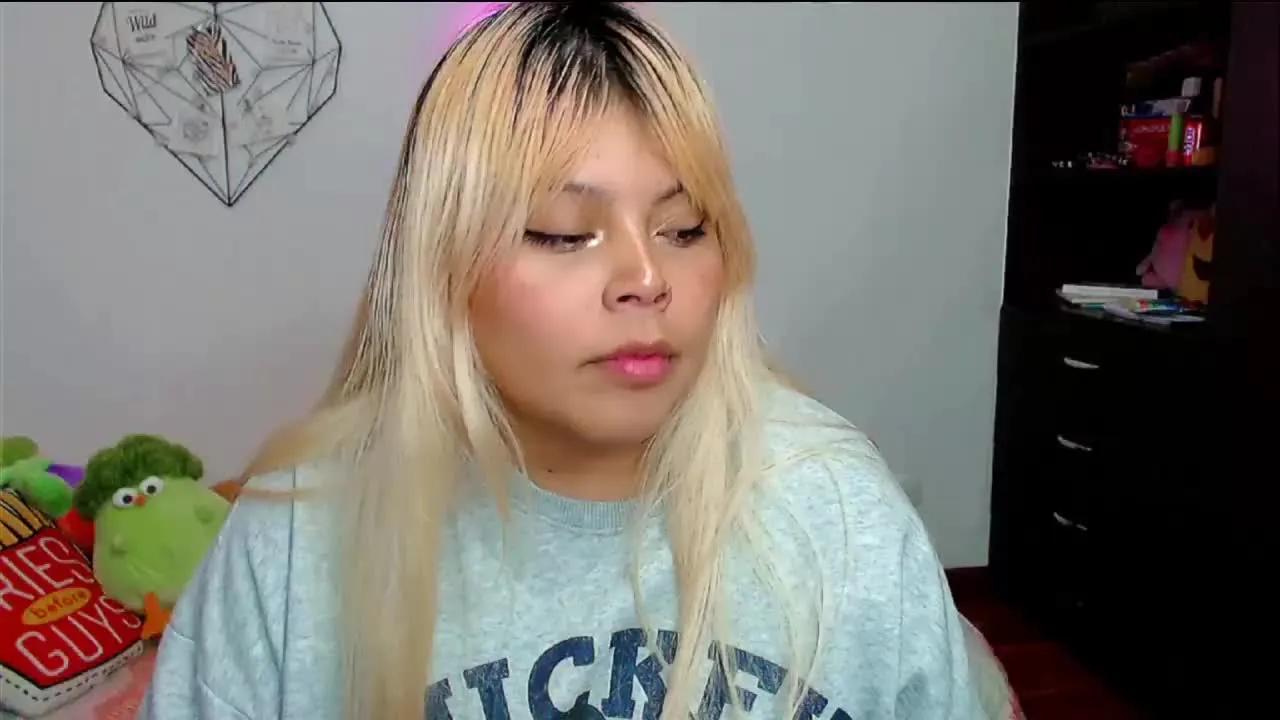 EllieAutumn on Streamray