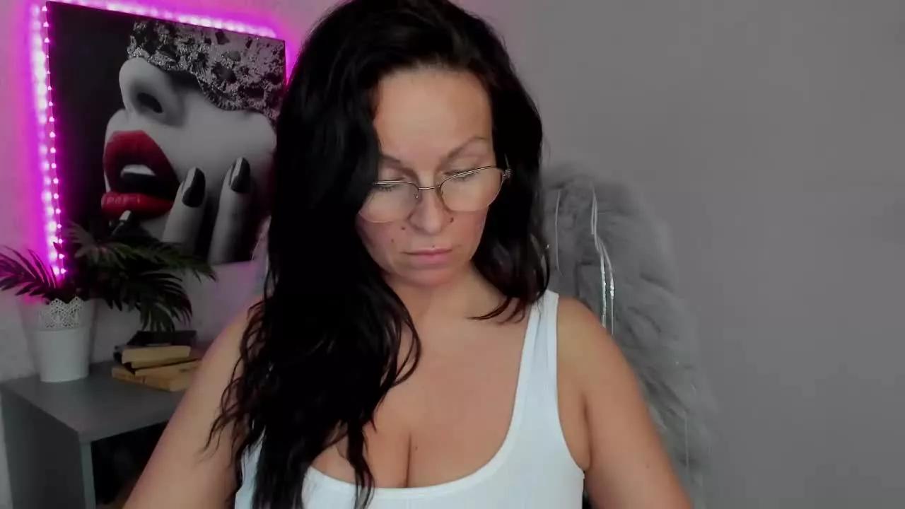 HelenTasty on Streamray 