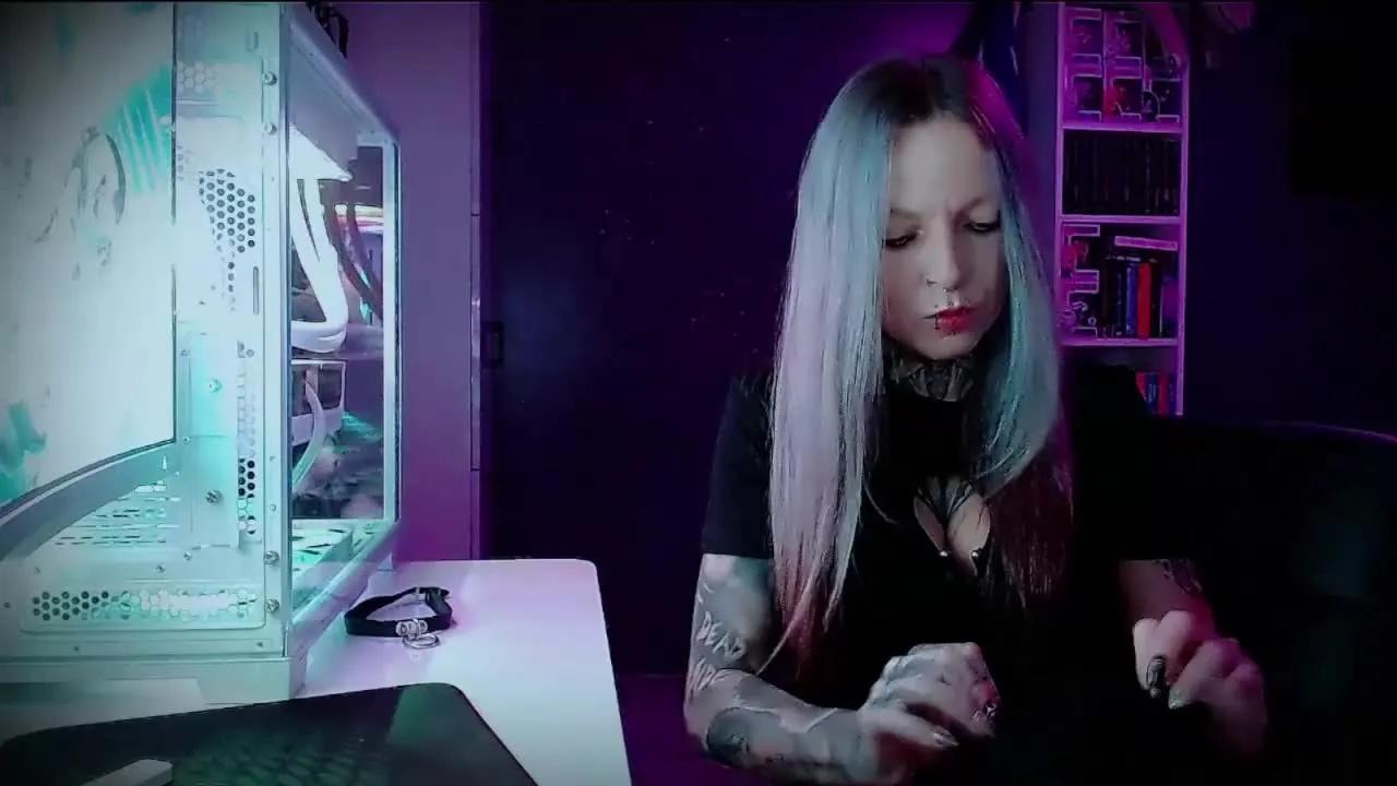 InesAlone on Streamray