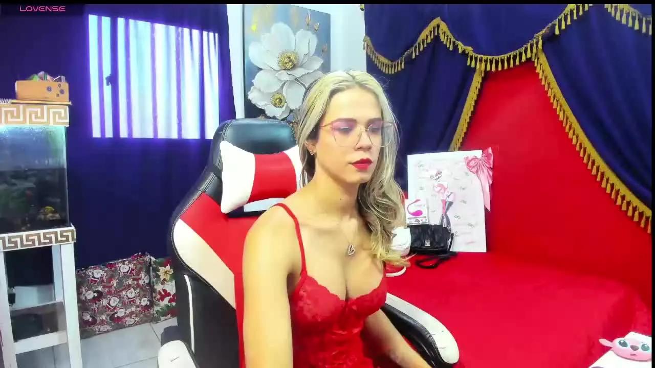Isabella_Doll on Streamray