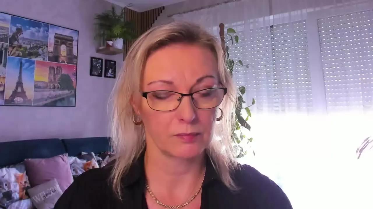 LUXvanessa on Streamray