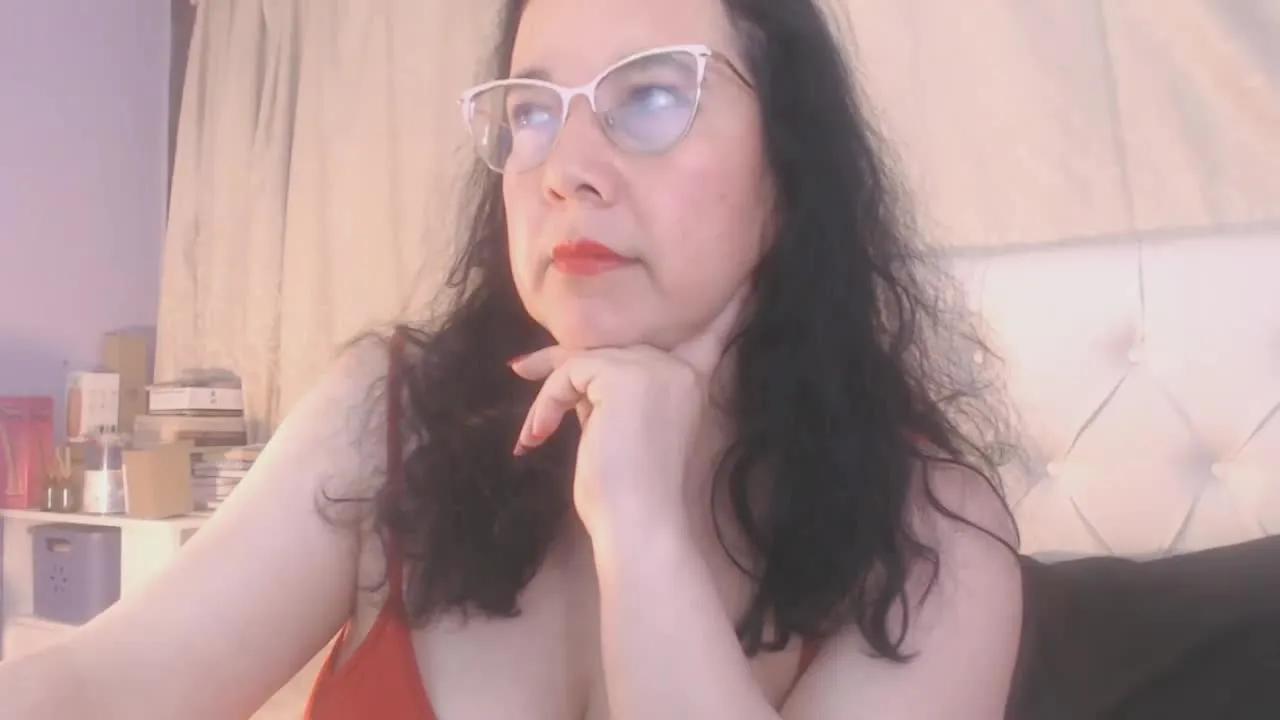 MaturePrisila on Streamray
