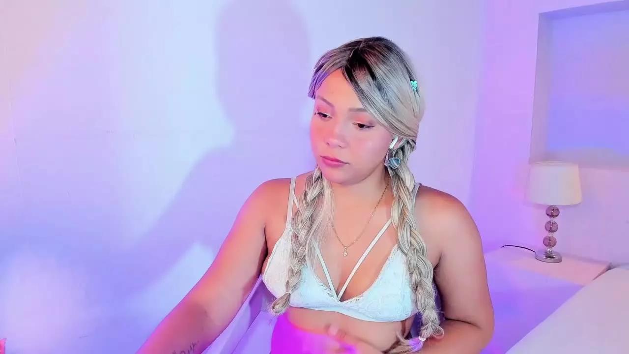 mollylogan01 on Streamray 