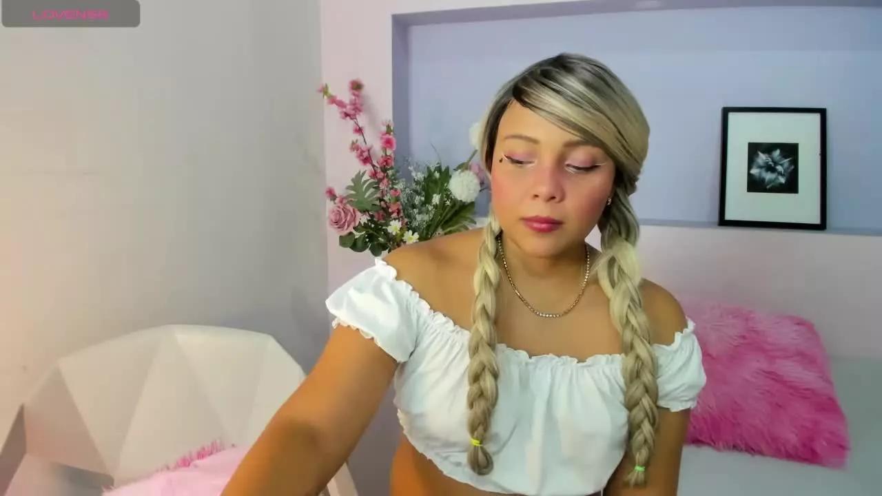 mollylogan01 on Streamray 