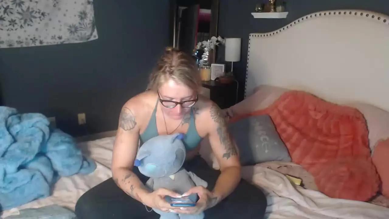 SnowWhiteXo on Streamray