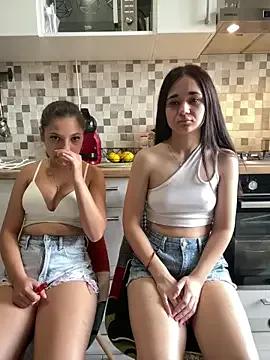 18teengirl3 — STRAPON FUCK !!
