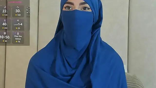 _Zahiira_ — costume show + off hiyab