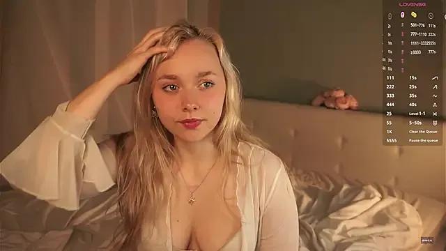 AccaCroyle on StripChat 