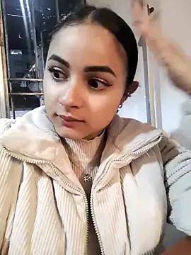 aleejhandraa on StripChat 