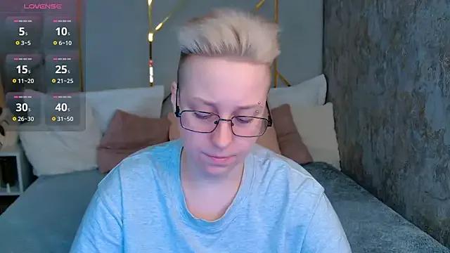 AlexandraGreen — Making funny faces