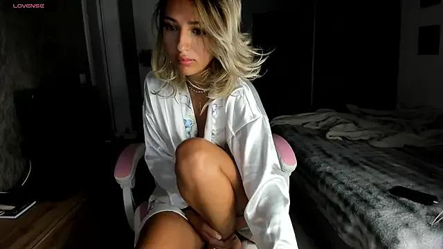 Anya_Belle on StripChat