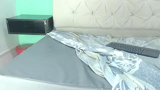 avaleri_cherry on StripChat 