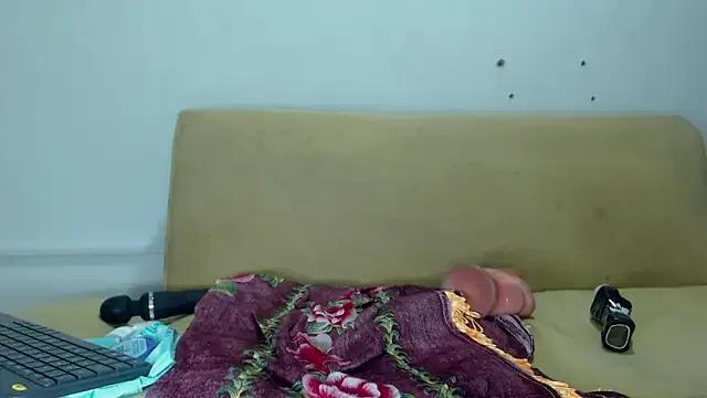 avaleri_cherry on StripChat 
