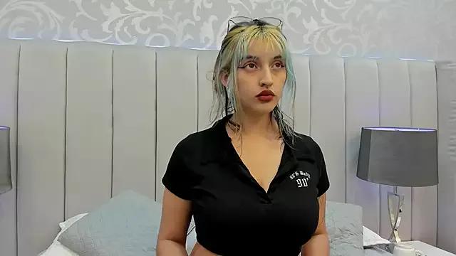 Bella_Bleu on StripChat 