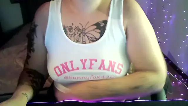 bunnyfox420 on StripChat 