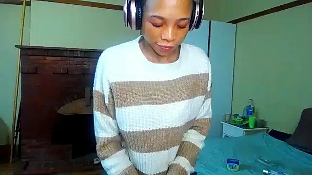 CaramelDelux27 on StripChat 