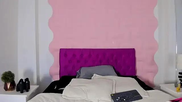 CarolineNasty — TEASE WITH ICE ON PUSSY