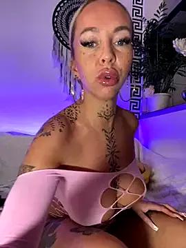 CheekyChels on StripChat 