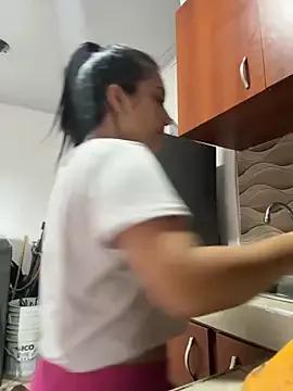 Chikinela — cumshow and squirt