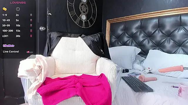 DalayMoore on StripChat 