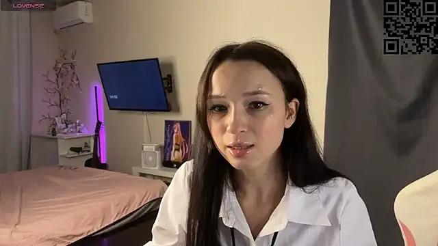 ella_simons on StripChat 