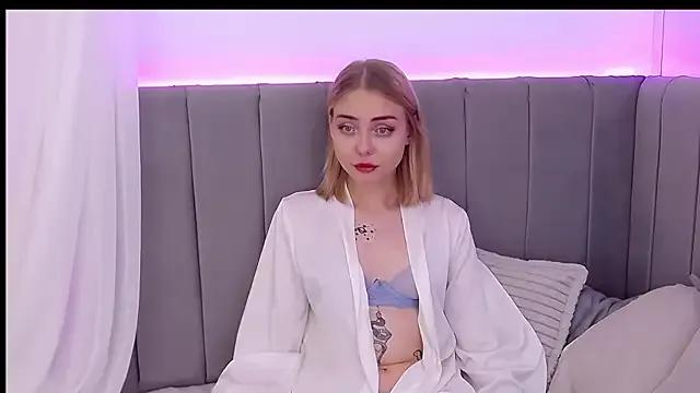 ElleNina on StripChat 